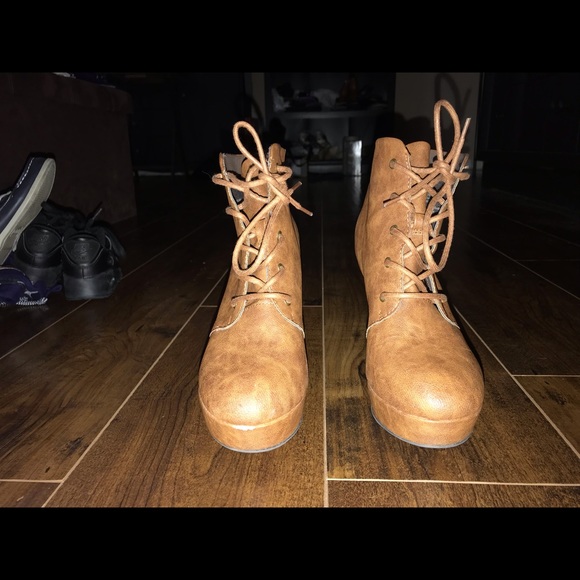 Heeled booties - Picture 3 of 3